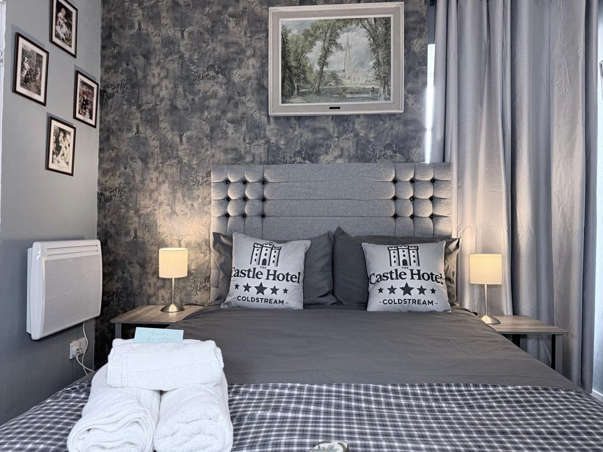 Self Check In Room Accommodation Only The Castle, Coldstream Exterior photo