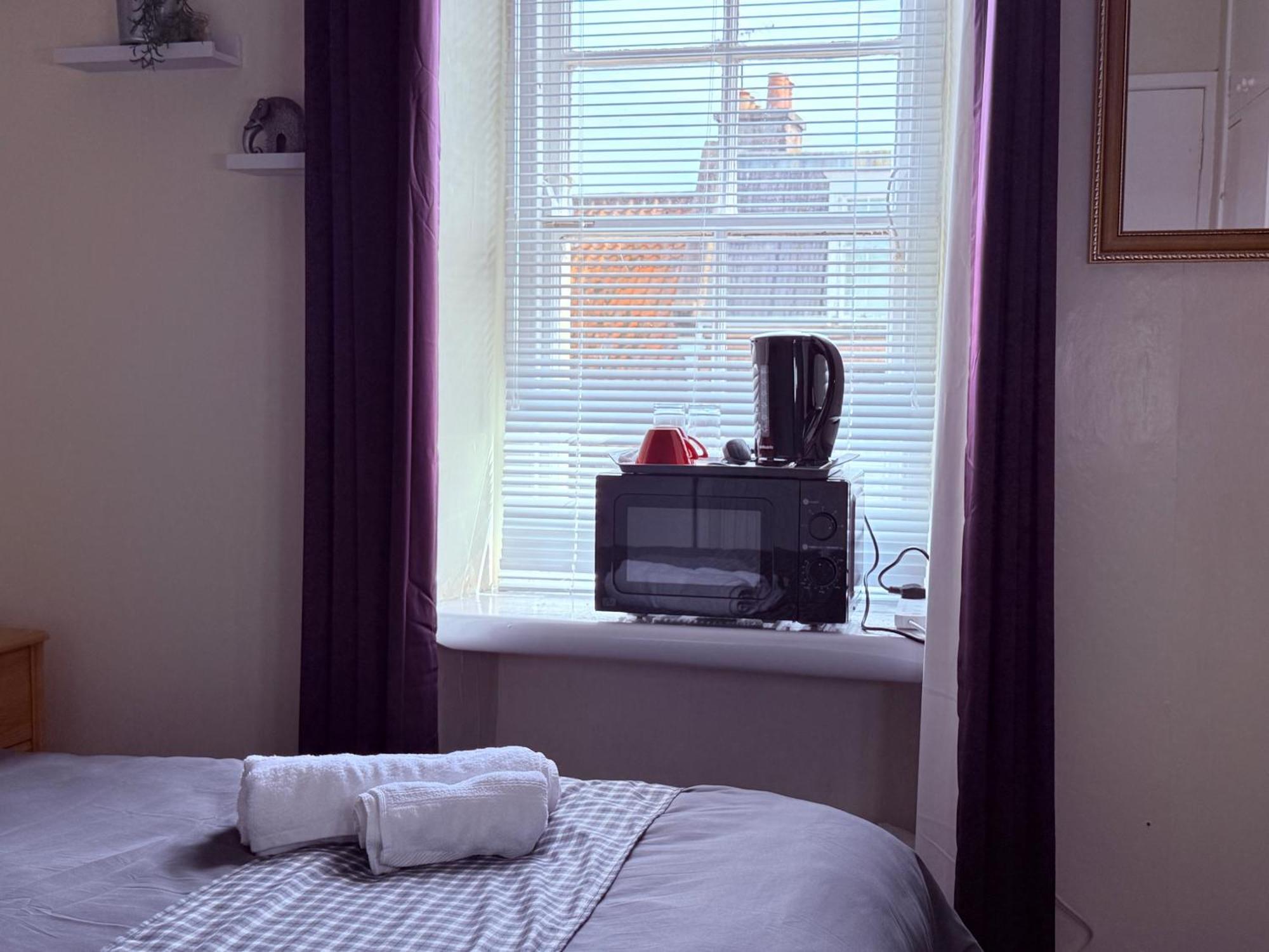 Self Check In Room Accommodation Only The Castle, Coldstream Exterior photo